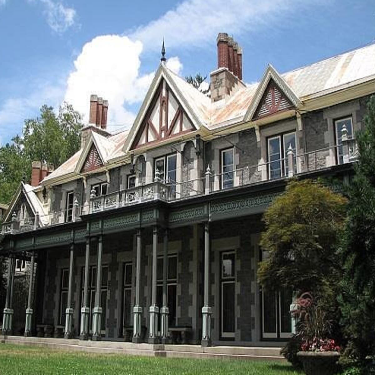 Rockwood Mansion Redux - History Goes Bump: Ghost Tours For The Mind cover