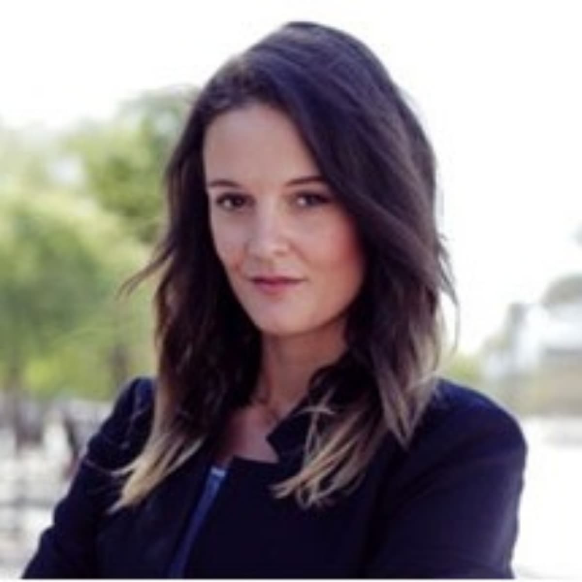 Estrella Jaramillo Ríos - Cofounder At B-Wom - Digital Feminine Health Coach - Finding Genius Podcast cover