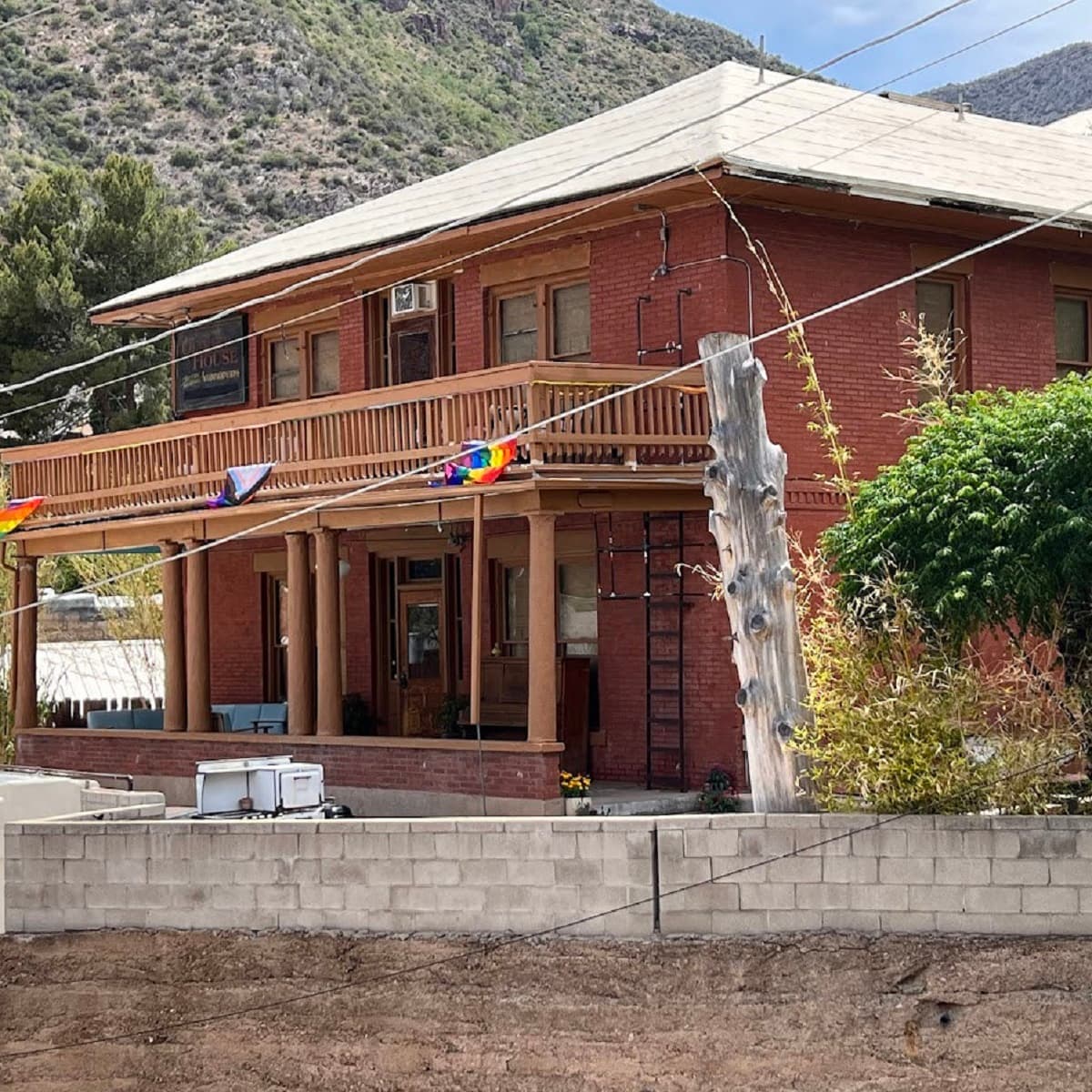 Oliver House Redux - History Goes Bump: Ghost Tours For The Mind cover