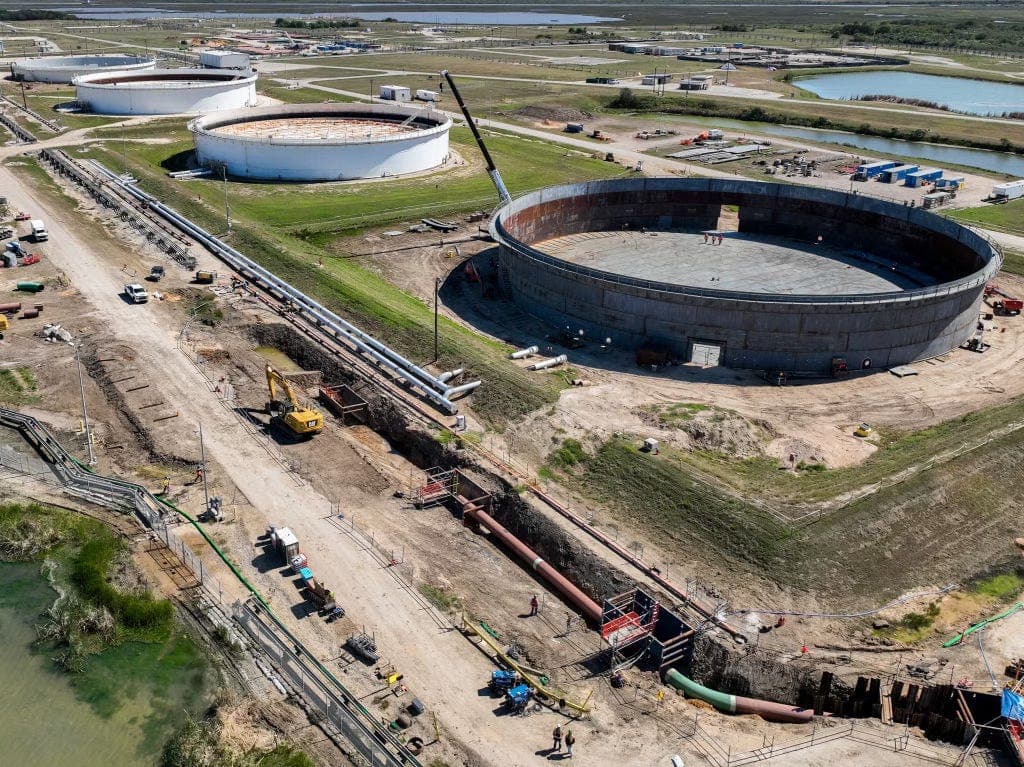 The world's oil reserves are running out — The Kākā by Bernard Hickey cover