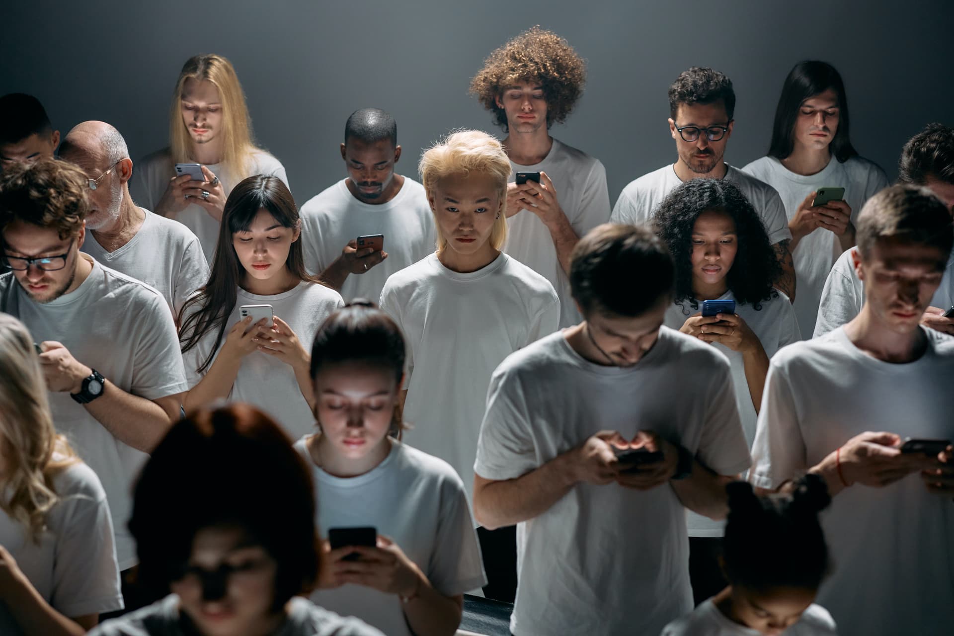 #19 How social media demotivates you - Life Advice For Me cover