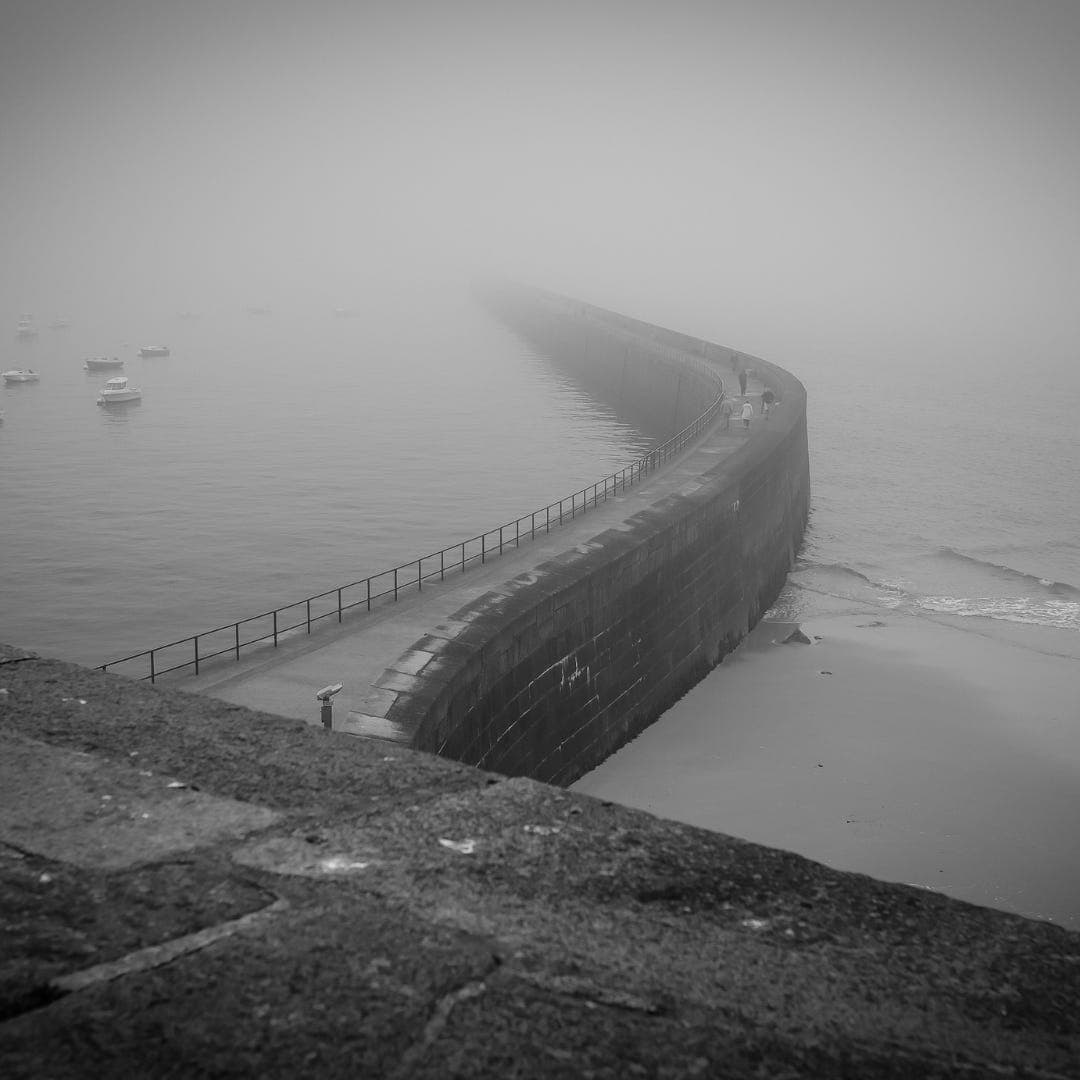 Ep 25: Standing on the Seawall with Bronwyn Simons - Between the Moon cover