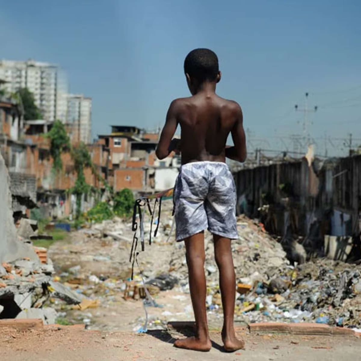Brazil's Poverty Paradox: Less Poor, Still Extremely Unequal - Bate Papo Academy (English) cover