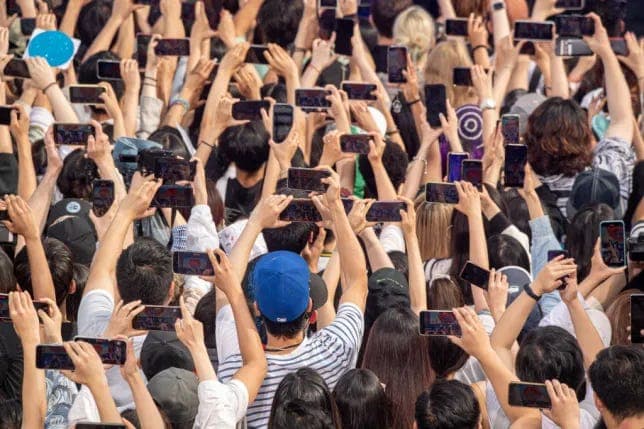 Rory-Sutherlanding the Kids & Smartphones Problem - Antidoters Podcast cover