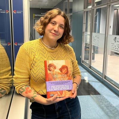 Clara de Frutos y Héctor Cisneros, una nueva mirada al cómic en Aragón y la fascinación por Japón — La Torre de Babel cover