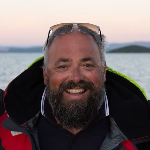 Moderne Ausbildung: Theorie &amp; Praxis an Bord - Schiff - Captain - Mannschaft cover