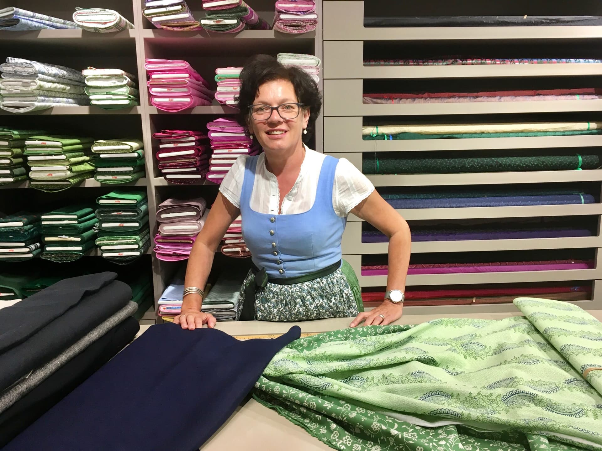 LUT088 Heimat, Trachten, Dirndlkleider - Lobster und Tentakel cover