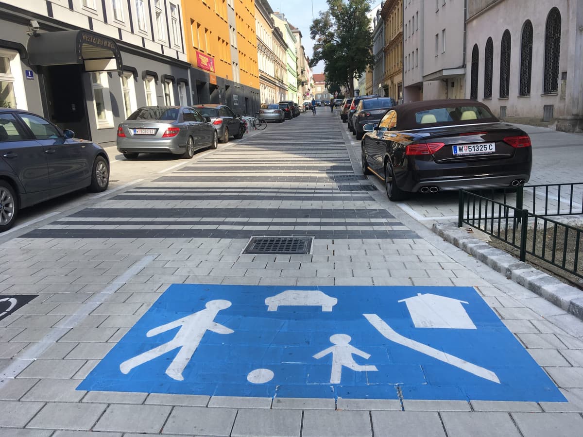 LUT094 Stadtentwicklung in Wien: Gehsteiggespräch mit Angelika Winkler - Lobster und Tentakel cover