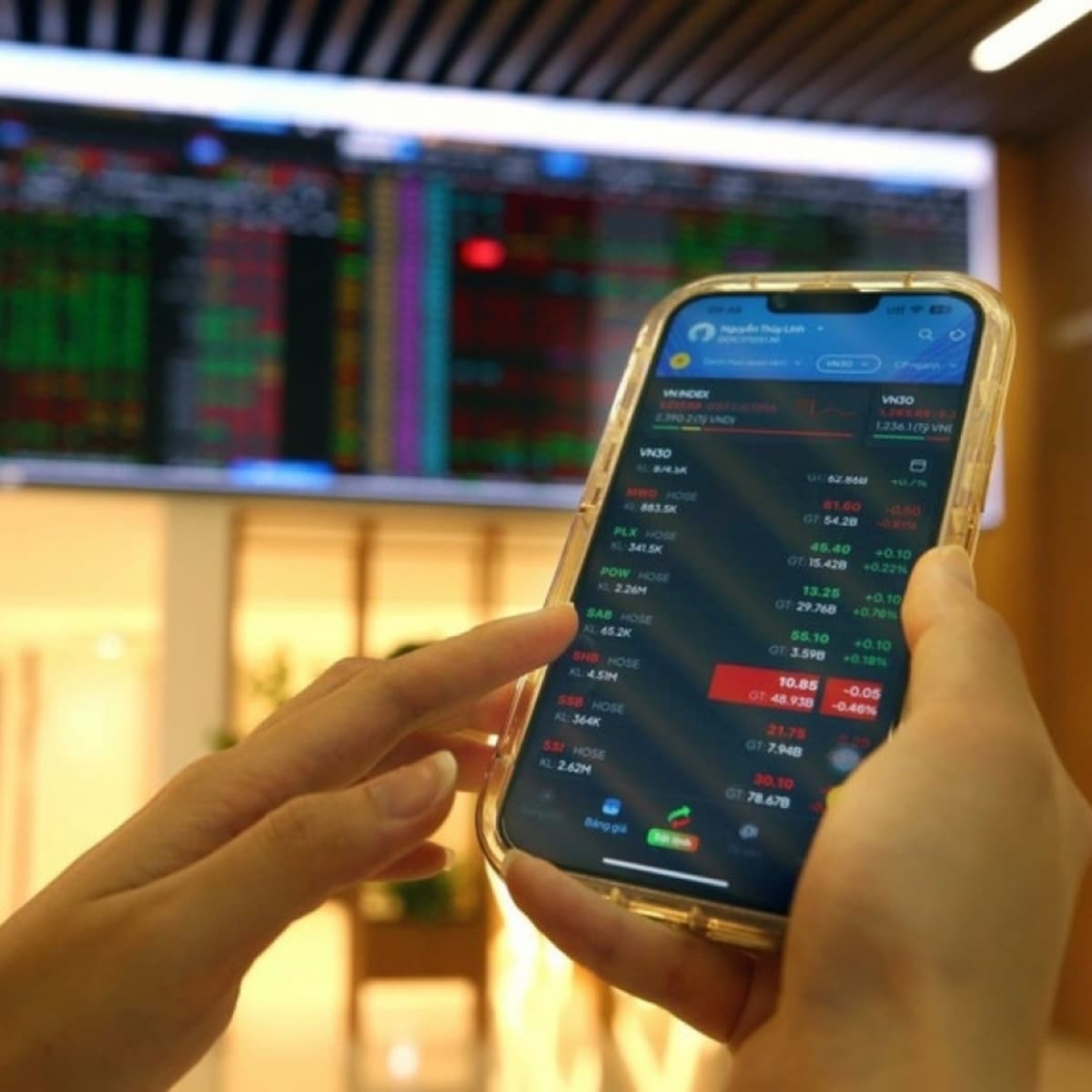 Trước giờ mở cửa - Lực bán gia tăng, VN-Index giảm hơn 115 điểm trong phiên đầu tuần - VOV - Kinh tế Tài chính cover