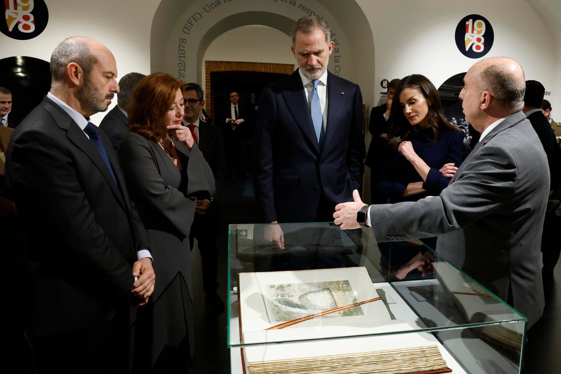 Qué opinan los españoles de la Constitución - Más de uno cover