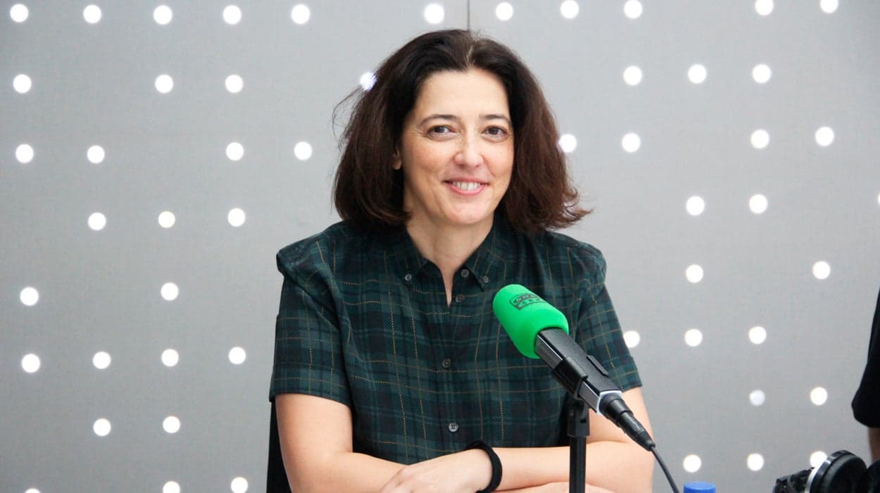 Rosa Belmonte explica cómo actuar si un amigo publica una novela horrible - Más de uno cover