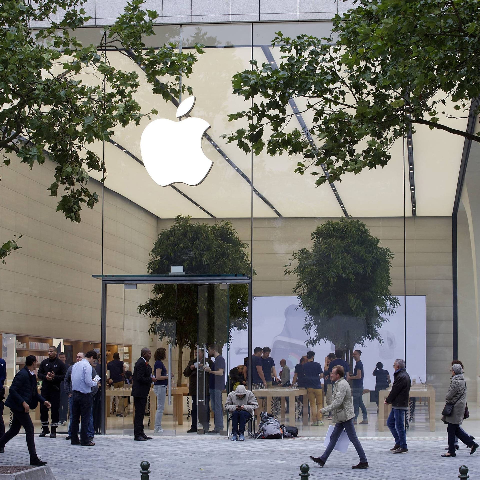 Apple presses European regulators over tech rules - Marketplace Morning Report cover