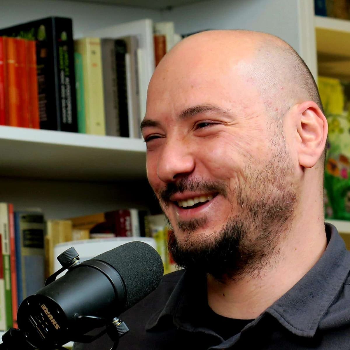 „Redovno sam putovao 10 sati autobusom da bih nastupio 10 minuta“ | Tomislav Primorac | Agelast 327 - Agelast podcast cover