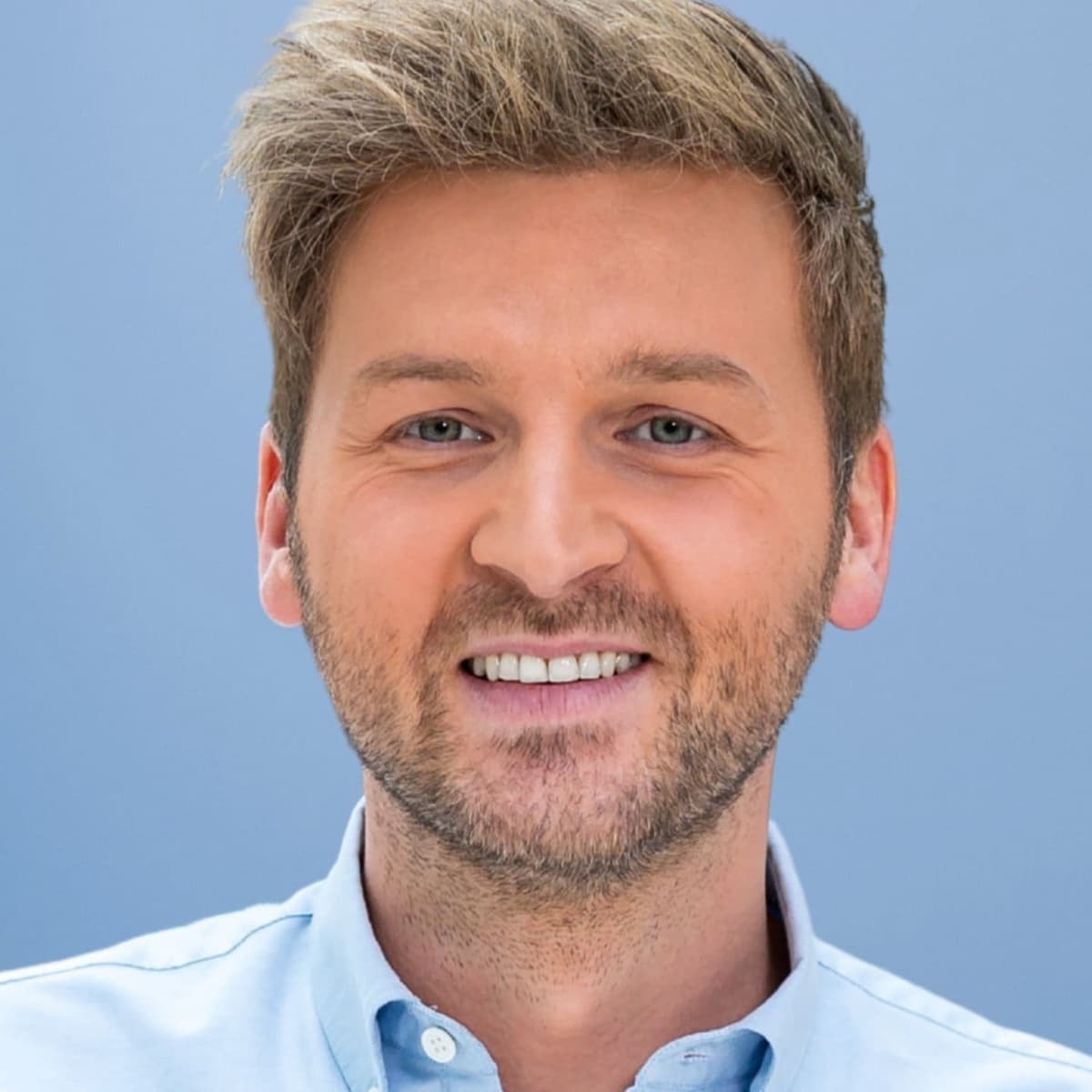 Johannes Zenglein: „Rede einfach mit einem Kind wie mit einem Erwachsenen“ - Talk mit Thees cover