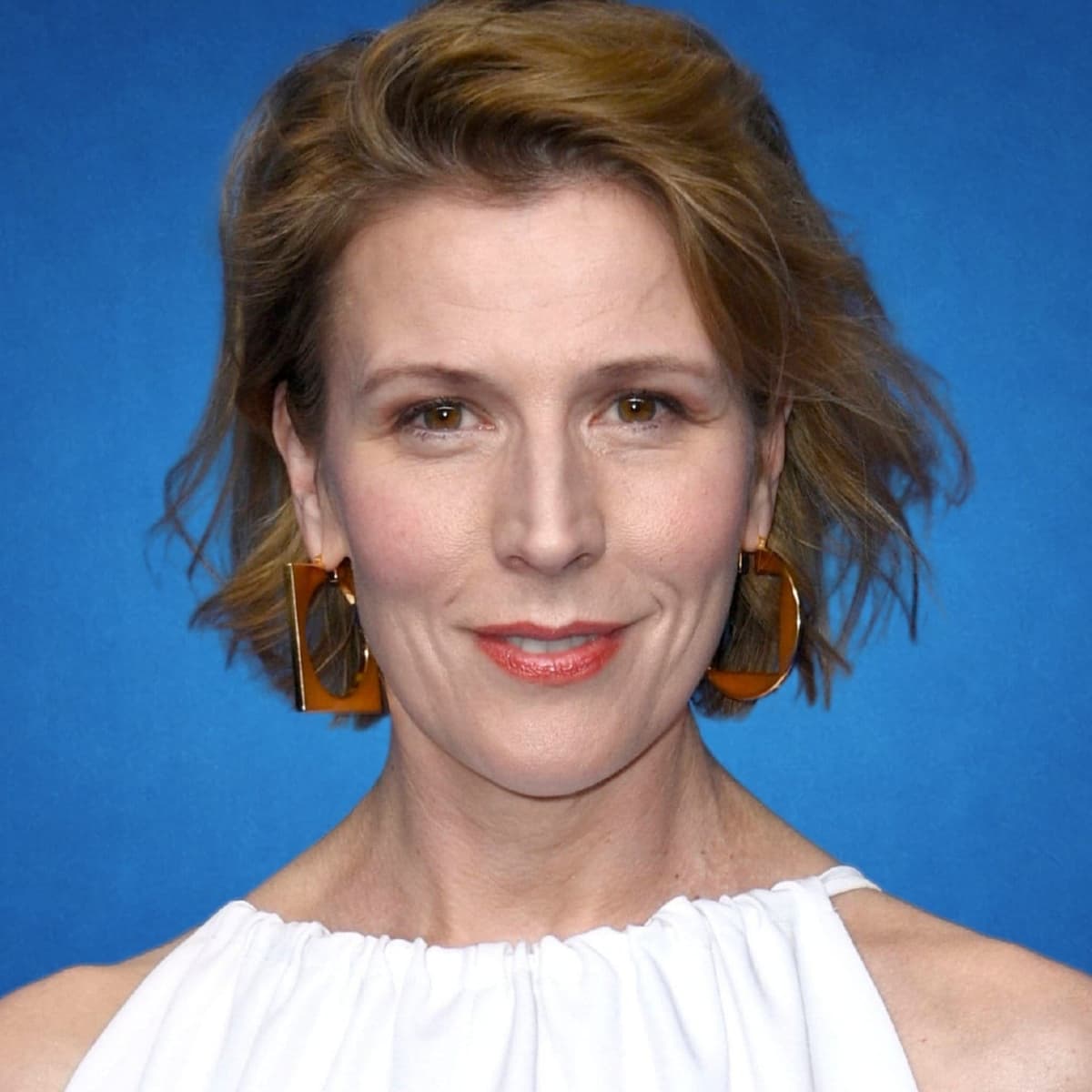 Franziska Weisz: „Ich habe als Kind alles von Otto Waalkes auswendig gelernt“ - Talk mit Thees cover